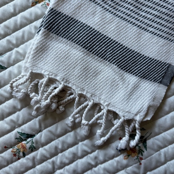 Set of 4 Ruvy Turkish Cotton Hand Towels | Modern Stripe | Quick-Dry, Fringe - Picture 4 of 7